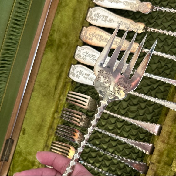 Antique Sheffield MARKED fish flatware and serving set! Bargain price! - Picture 7 of 12